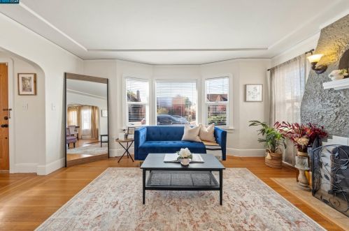 7426 Holly St, Oakland CA  94621-2834 exterior