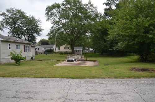 3733 Mississippi St, Hobart, IN 46342-1529
