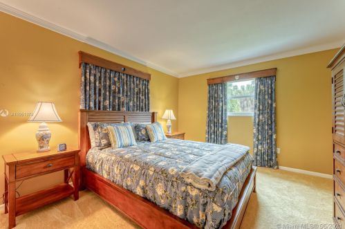 7440 Twin Sabal Dr, Hialeah FL  33014-2529 exterior