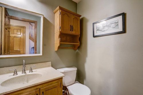 2234 Glenbrook Ln, Thiensville WI  53092-3116 exterior