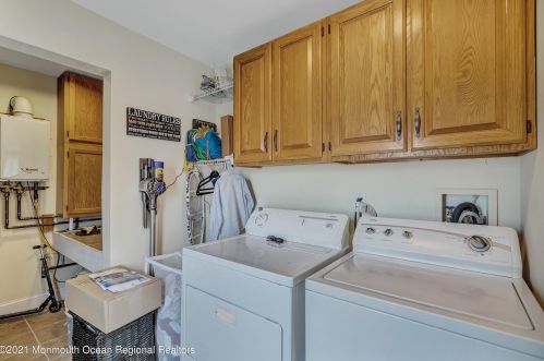 74 Venice Dr, Bricktown NJ  08723-6977 exterior