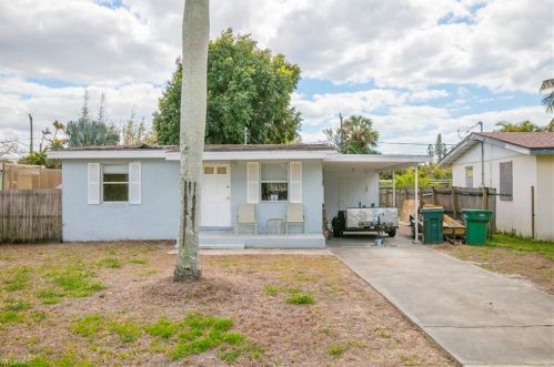3064 Connecticut Ave, Naples, FL 34112-3800