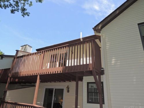 562 Hope St, Stamford CT  06907-2722 exterior