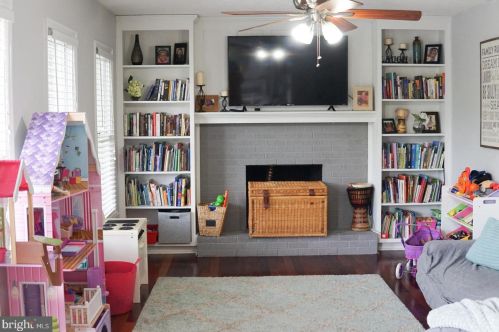 1922 Lynne Pl, Harrisonburg VA  22801-5738 exterior