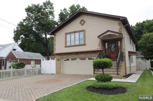255 Falmouth Ave, Elmwood Park, NJ 07407-2809