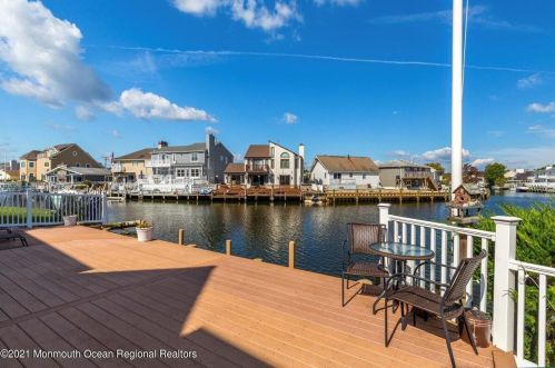 98 Jib Ln, Bricktown NJ  08723-6747 exterior