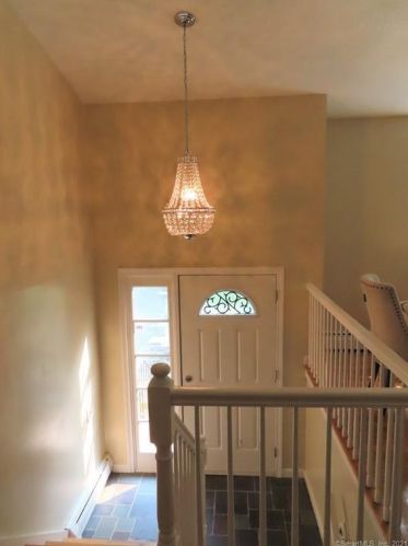 10 Summit Dr, Windsor CT  06095-3238 exterior