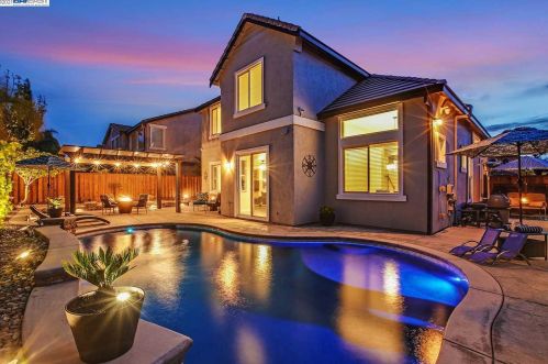 30 Matisse Ct, Oakley CA  94561-1777 exterior