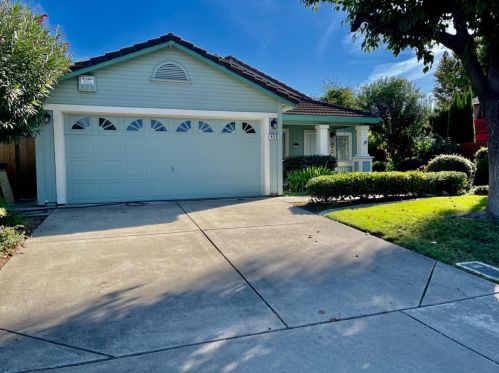 450 Mockingbird Dr, Lodi, CA 95240-7842