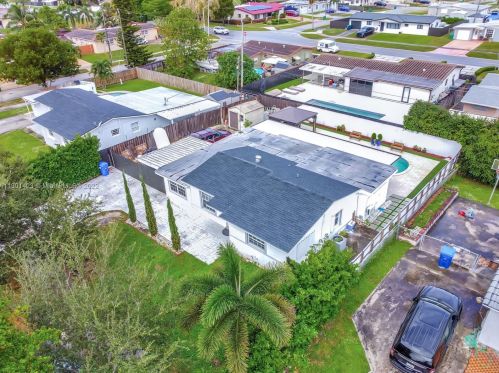 8341 177th St, Hialeah, FL 33015-3644