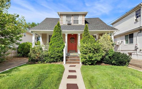 264 Lucille Ave, Floral Park, NY 11003-3413