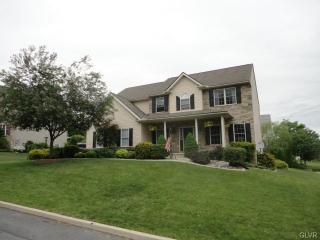 230 Schoeneck Ave, Nazareth, PA 18064-1221