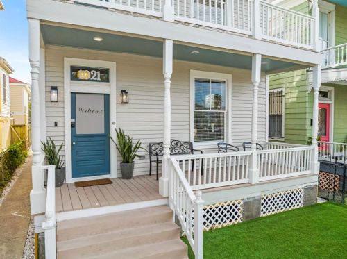 1021 Sealy St, Galveston TX 77550-3813 exterior