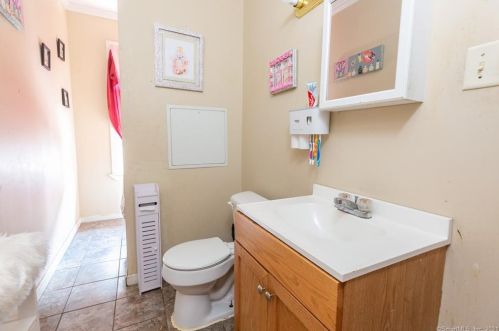 34 Lincoln St, New Britain CT 06052-1638 exterior