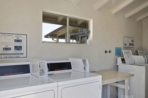 13361 El Dorado Dr, Seal Beach CA  90740-6801 exterior