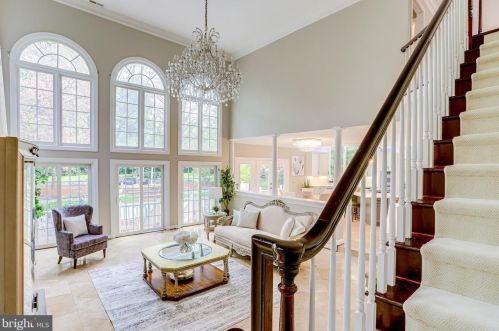 10108 Nedra Dr, Great Falls VA  22066-2835 exterior