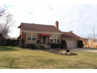 2550 Lakeview Ave, Cleveland OH  44116-2560 exterior