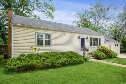 97 Gates Ave, North Lindenhurst, NY 11757-5038