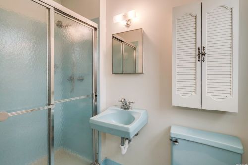 68 Holly Dr, Elwood NY  11731-5226 exterior