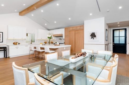 5465 Saloma Ave, Van Nuys CA  91411-3643 exterior