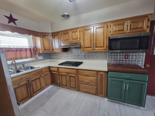 425 Beckman Dr, Mckeesport PA  15132-7410 exterior