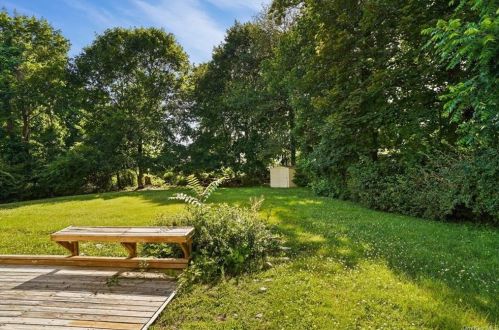 2437 Hawthorne Dr, Yorktown Hgts, NY 10598-3718