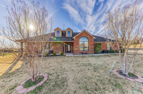 100 Lauren Ct, Weatherford, TX 76087-5326