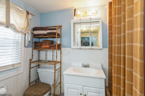 82 Montgomery St, Bloomfield NJ  07003-6064 exterior