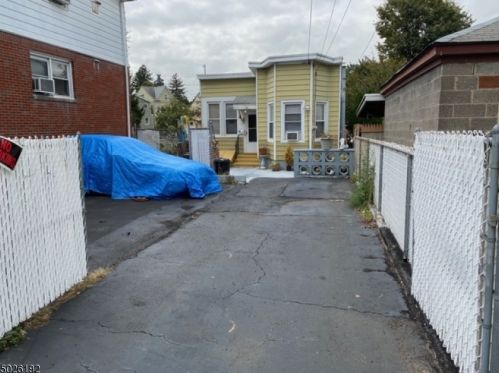 50 Dayton St, Paterson, NJ 07501-2617