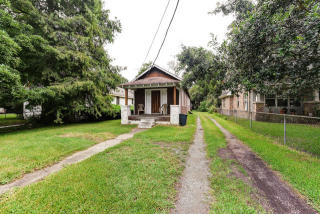 119 Highway Dr, New Orleans, LA 70121-3409