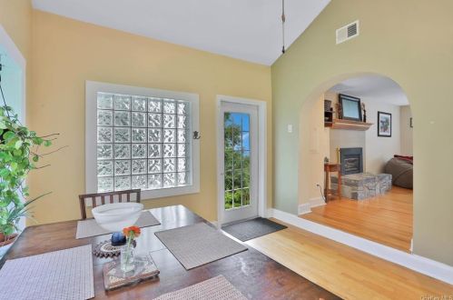 14 Dolfinger Pl, Fishkill NY  12524-2816 exterior