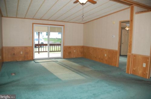106 Deerfield Dr, Souderton, PA 18964-1911