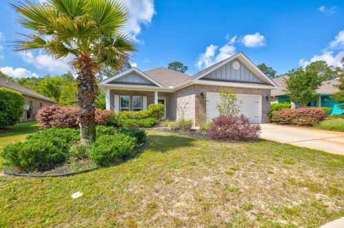 153 Dickens Dr, Freeport, FL 32439-2295