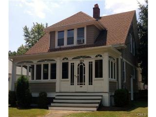 1673 Stratfield Rd, Fairfield, CT 06825-1316