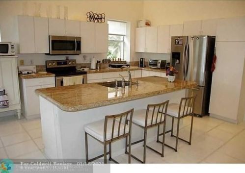 8193 Horseshoe Bay Rd, Boynton Beach, FL 33472-5041