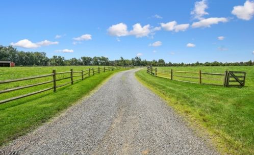 400 Larger Cross Rd, Bedminster NJ  07921-2724 exterior