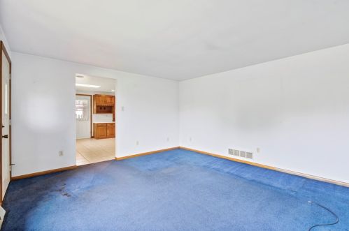 207 Hazel St, Zelienople PA  16063-1012 exterior