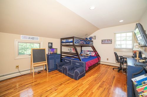 120 Lakeside Dr, Oakdale NY  11769-2250 exterior