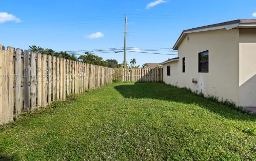 48 7 St, Dania Beach FL  33004-2306 exterior