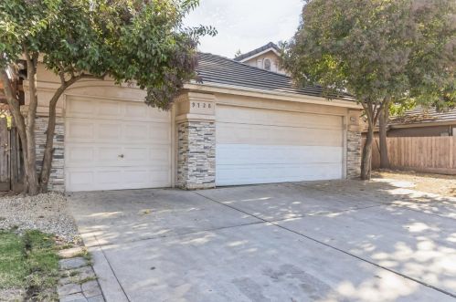 9728 Whitney Ave, Fresno CA  93720-4673 exterior