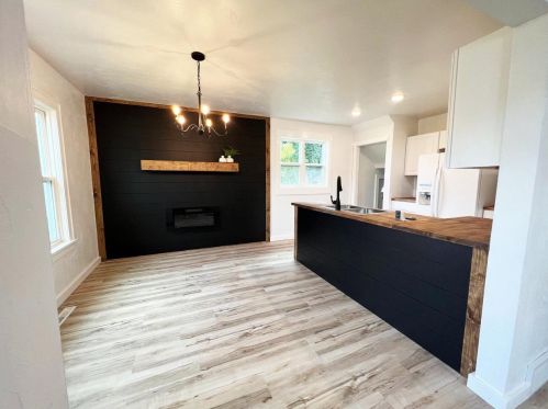 250 Caroline St, Manchester WI  53946-8518 exterior