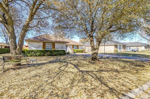 1005 Lena St, Cleburne, TX 76033-5266