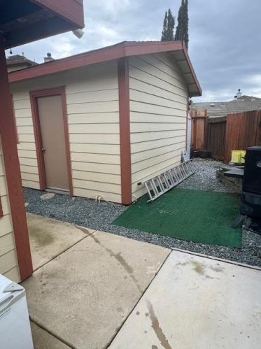 8666 Irish Moss Ct, Elk Grove CA  95624-4020 exterior