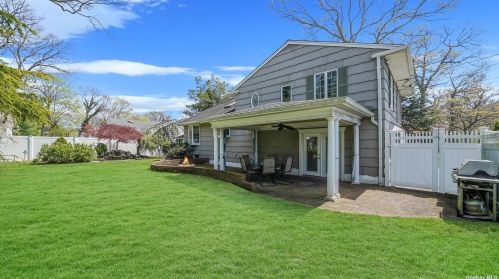 255 Maple St, Islip Manor NY  11751-4801 exterior