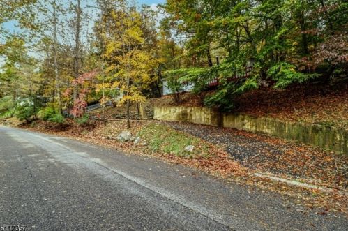 19 Watergate Dr, High Bridge, NJ 08829-2209