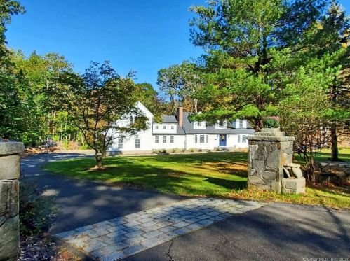 9 Maplewood Rd, Ridgefield, CT 06877-2626