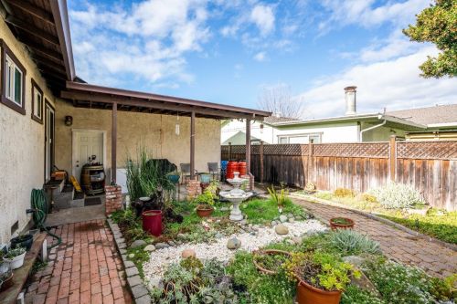 415 Washo Dr, Ukiah CA  95482-5136 exterior