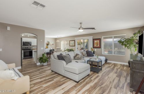 995 Desert Holly Dr, San Tan Valley, AZ 85143-4965