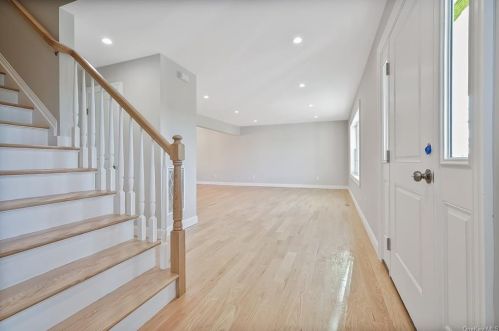 64 Hawkes Ave, Crotonville, NY 10562-2526