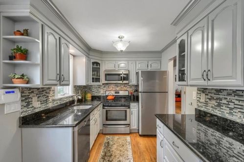 335 Simpson Pl, Peekskill NY  10566-4521 exterior